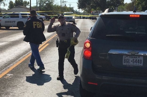 Policías y agentes del FBI