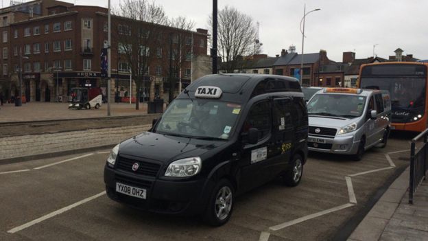 Hull taxi drivers protest against Ferensway 'no right turn' road ...