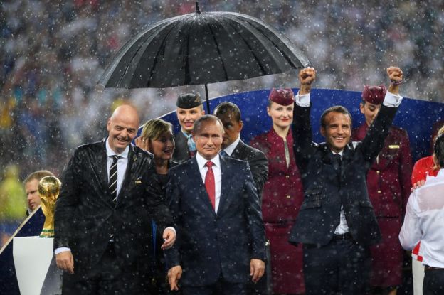 Macron celebra la victoria de Francia en el Mundial.