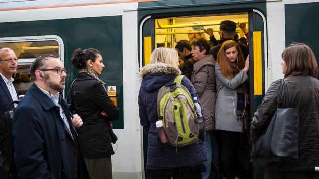 Pasajeros en el metro de Londres.