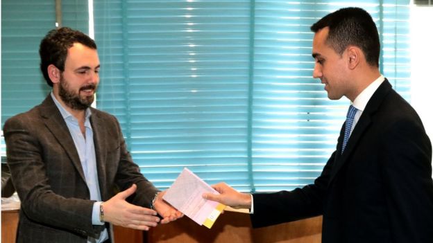 Luigi Di Maio deposita su voto.