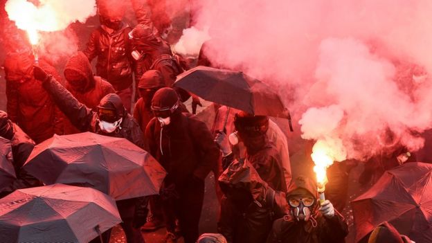 Masked protesters innantes