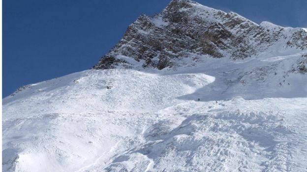 Italy Alps Avalanche: Three Dead Near Courmayeur - BBC News