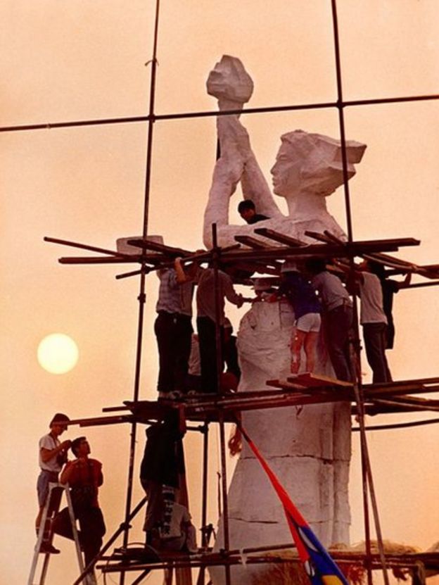 Tượng 'Nữ thần Dân chủ' được xây trong 4 ngày ở Quảng trường Thiên An Môn 1989