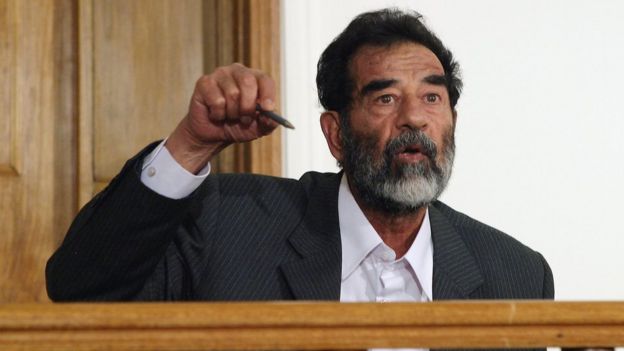 Saddam Hüseyin Bağdat'taki mahkemede