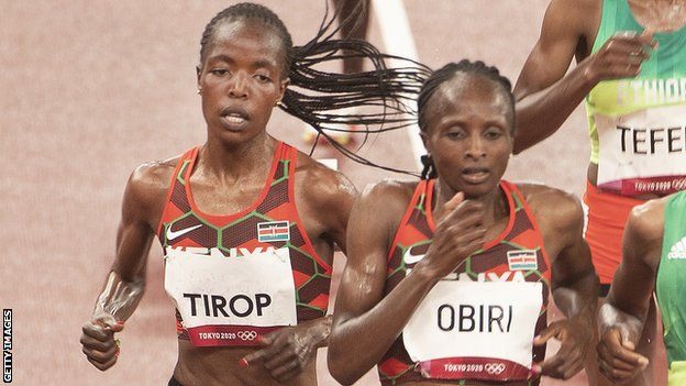 Hellen Obiri (right) racing against the Agnes Tirop at the Tokyo Olympics