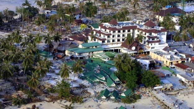 A ilha de Phi Phi na Tailândia após tsunami de 2004