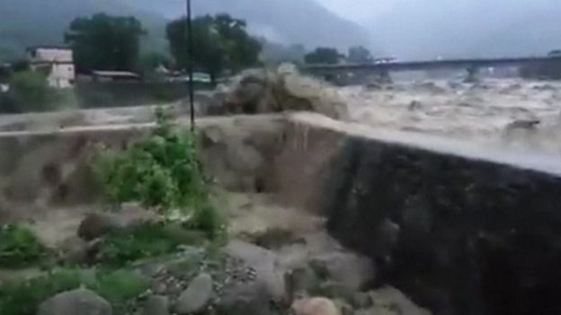 Over 100 Dead In South Asia Monsoon Flooding - BBC News