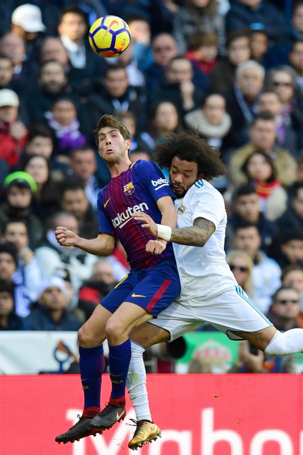 Acción del clásico español entre Real Madrid y Barcelona.