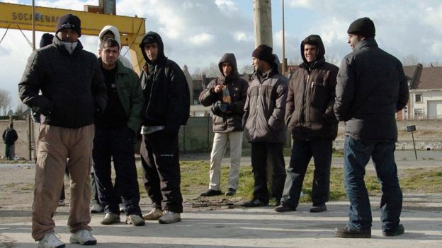 عدد من طالبي اللجوء في كاليه