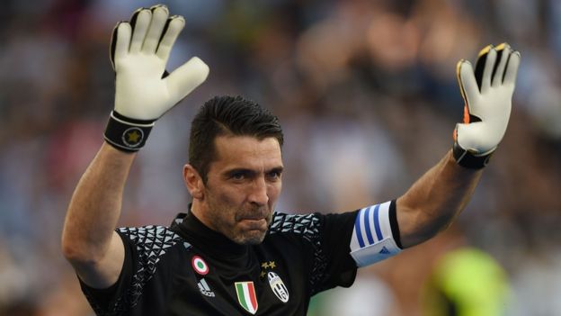 Gianluigi Buffon celebra
