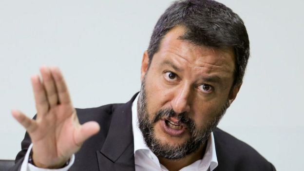 Маттео Сальвини утверждает, что не хочет "вновь превратить Италию в лагерь для беженцев"
