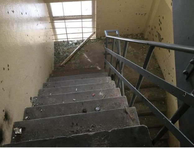 Daños en la escalera de emergencia del Hotel Intercontinental de Kabul.