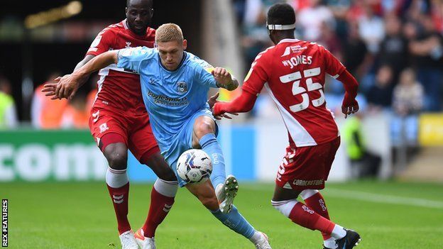 Martyn Waghorn of Coventry City beats Sol Bamba and Isaiah Jones of Middlesbrough