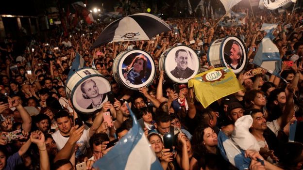 Peronistas comemoram a vitória de Alberto Fernández e Cristina Kirchner