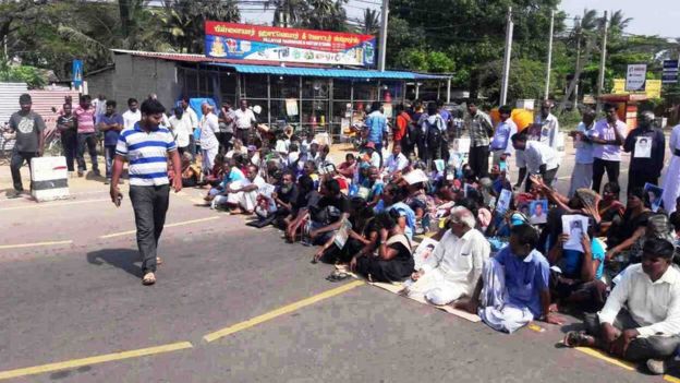 இலங்கை : கடையடைப்பு போராட்டத்தால் ஸ்தம்பித்த இயல்பு வாழ்க்கை (புகைப்படத் தொகுப்பு)