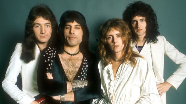 La banda Queen, (de izquierda a derecha) John Deacon, Freddie Mercury, Roger Taylor y Brian May. Probably en 1973.