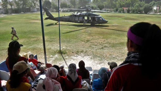 Pertandingan pertama tim melawan pasukan internasional.