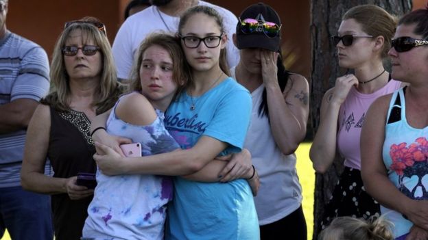 صدمة بين الطلاب بعد مقتل 10 من زملائهم وإصابة 10 آخرين EPA