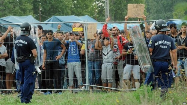 Migrant Crisis: Hungary Migrants Start Walk To Border - BBC News