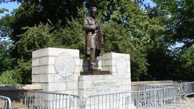 Estatua de James Sims en Central Park
