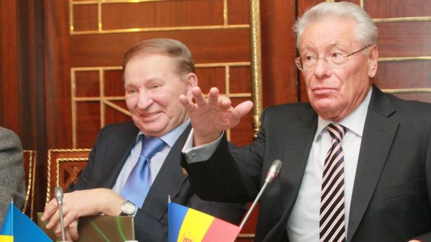 Петру Лучинський (праворуч) під час першого Балтійсько-Чорноморського форуму "Через діалог до довіри" у Києві, 2016 рік