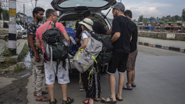 Tourists leaving Kashmir ahead of the lockdown