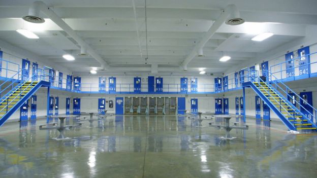 Pabellón de confinamiento solitario de la prisión de máxima seguridad Red Onion State Prison,