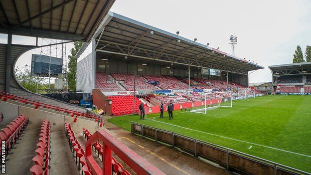 Wrexham complete purchase of Racecourse Ground from Glyndwr University -  BBC Sport