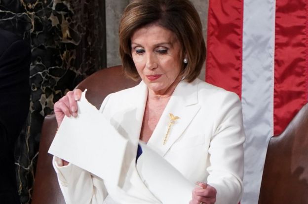 Pelosi rompe el discurso