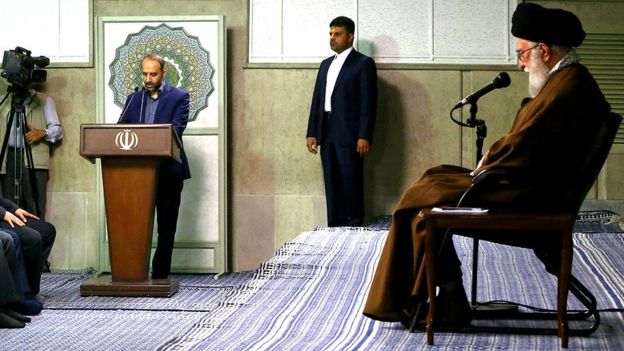 محمد سرافراز وعلي آية الله خامنئي
