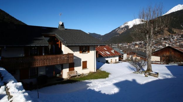 Nhóm này đã nghỉ tại một căn nhà gỗ trong khu nghỉ Alps tại Les Contamines-Montjoie gần Mont Blanc.