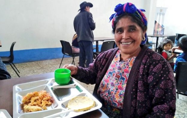 Mujer en comedor social