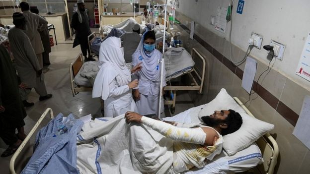 Injured victims are treated at a hospital in Bahawalpur on October 31, 2019