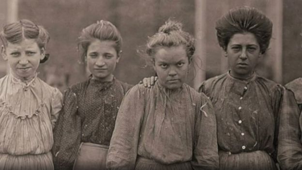 Fotos de niños trabajando en la historia de los EEUU. _98428260_kids1