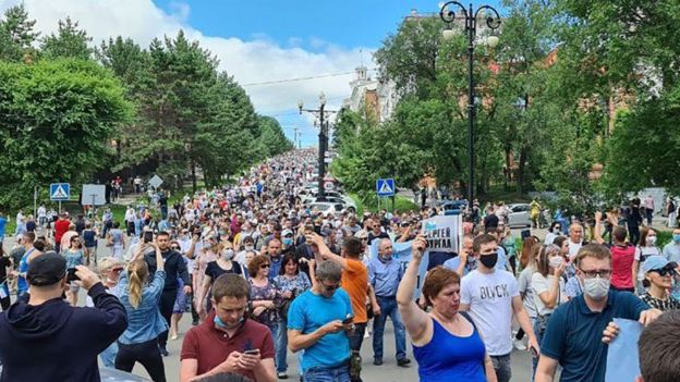 Russia Far East Protest Over Khabarovsk Governor's Arrest - BBC News