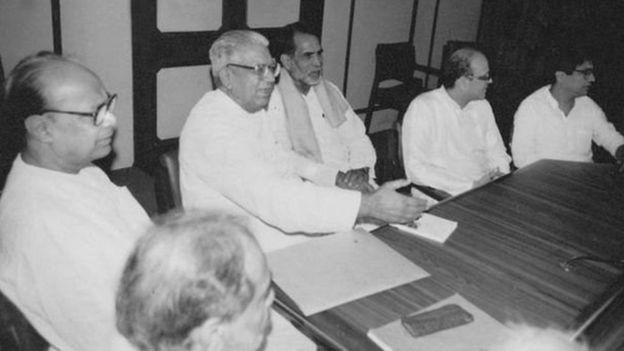 पूर्व प्रधानमंत्री चंद्रशेखर और विश्वनाथ प्रताप सिंह के साथ चौधरी देवी लाल