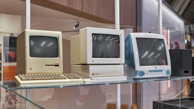 Londra'daki Tasarım Müzesi'nde sergilenen Mac'ler