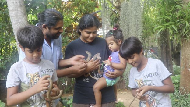 නව සත්ව විශේෂ 26ක් ලොවට හඳුන්වා දුන් ශ්රී ලංකාවේ 'ඩාර්වින් පවුල'
