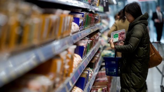 Plastic packaging: How are supermarkets doing? - BBC News