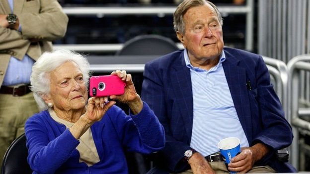 Barbara Bush na mumewe aliyekuwa rais wa Marekani George HW Bush