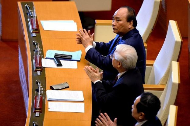 Theo TS Phạm Chĩ Dũng, một trong những đặc trưng tiền ĐH XIII là 'đa trung tâm quyền lực.'