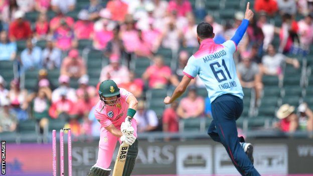 England seam bowler Saqib Mahmood (right) celebrates after bowling South Africa opener Reeza Hendricks (left) in the third ODI