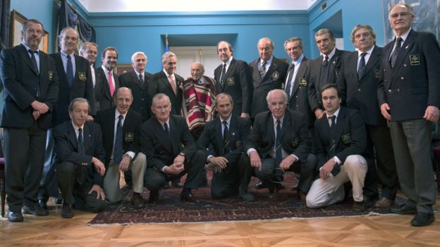 Survivors of the 1972 crash with Chilean President Sebastian Pinera (back row, centre-left) and Chilean mule driver Sergio Catalan (back row, centre), who helped bring them back to safety