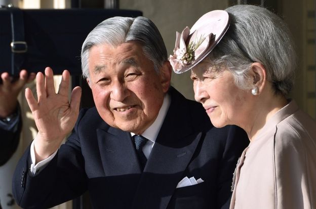 5月1日，日本天皇明仁让位（图为日本明仁天皇和皇后退位前的资料照片）。