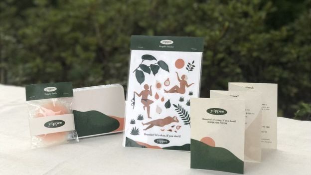 தோள்பட்டையில் பிடிமானம் இல்லாத பிரா அணிந்தால் மார்பகங்கள் தொங்கி, அசிங்கமாகத் தோன்றும் என்ற தவறான எண்ணம் எனக்கு இருந்தது.