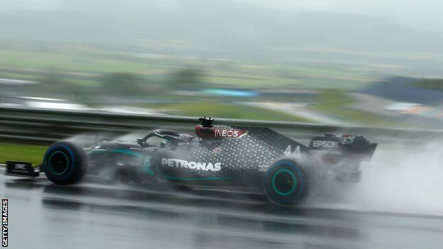 Lewis Hamilton qualifies in pole position in the wet