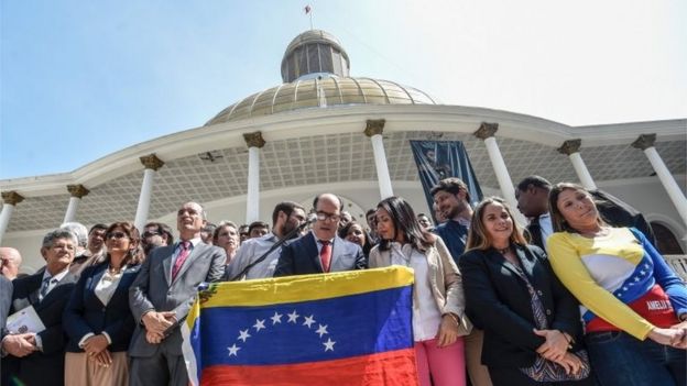 The president of Venezuela's National Assembly, Julio Borges (C), accompanied by opposition deputies, reads a statement in Caracas on April 18, 2017.