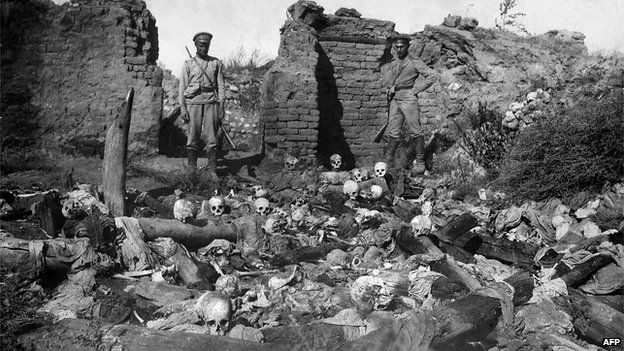 Skulls in ruined Armenian village of Sheyxalan, 1915 (pic from Armenian Genocide Museum-Institute)