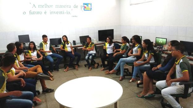 Alunos em roda de conversa